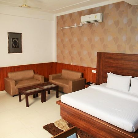 Red Apple Hotel Sangrur Esterno foto