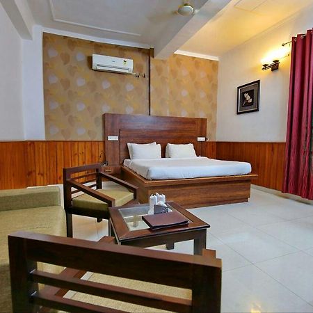 Red Apple Hotel Sangrur Esterno foto